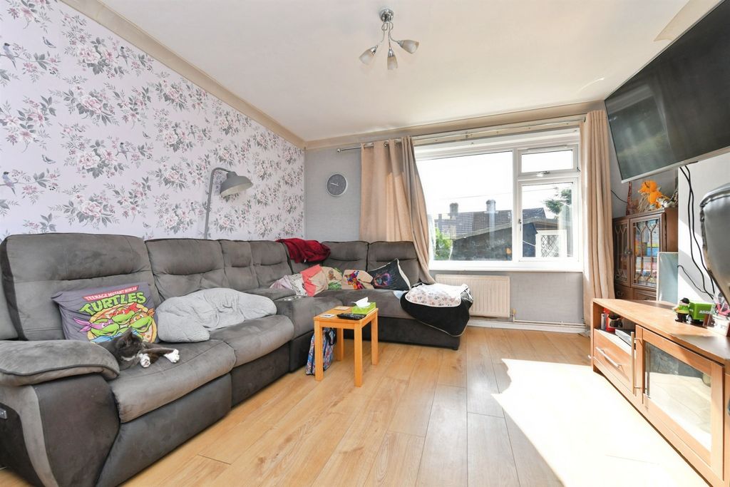 Property photo 3 of 20