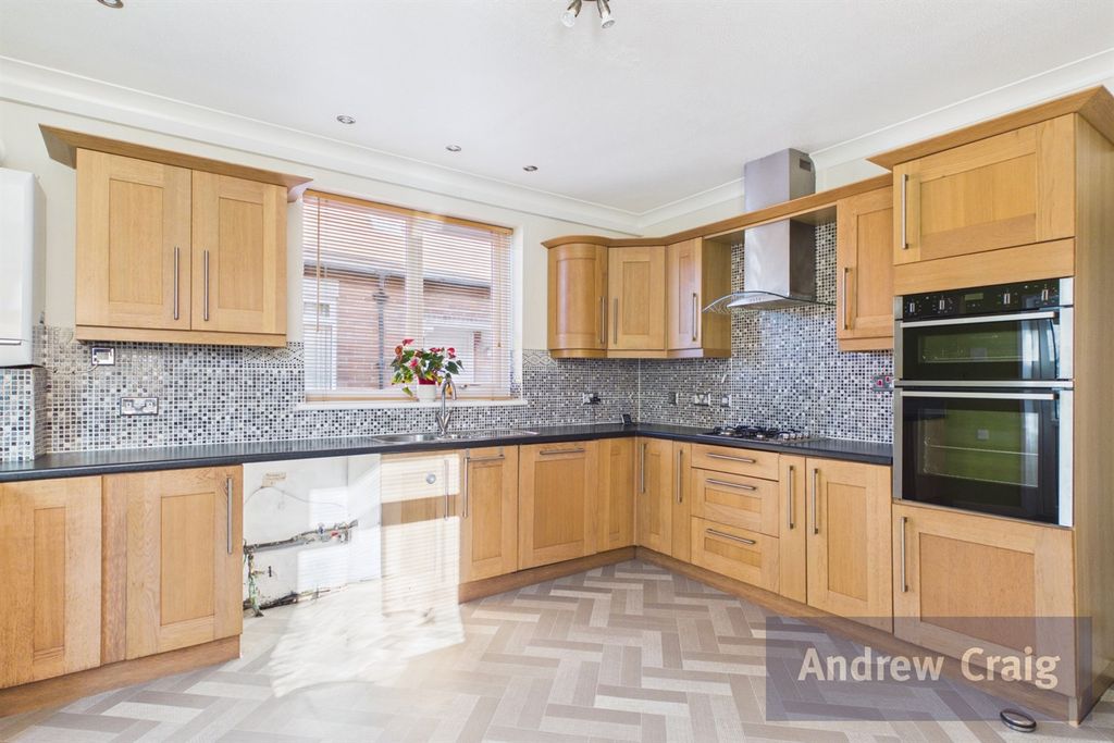 Property photo 2 of 20 Kitchen