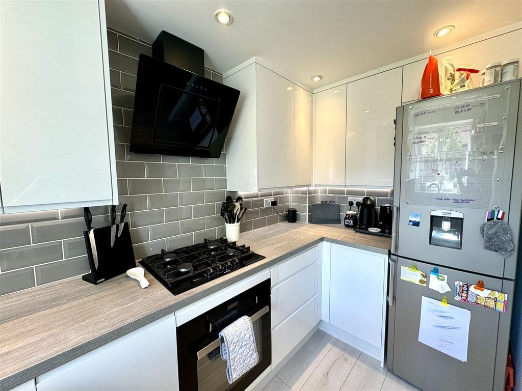 Property photo 3 of 16 Kitchen