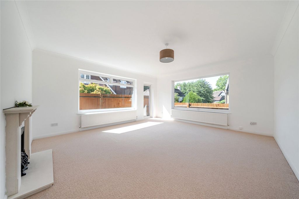Property photo 3 of 28 Picture No. 02