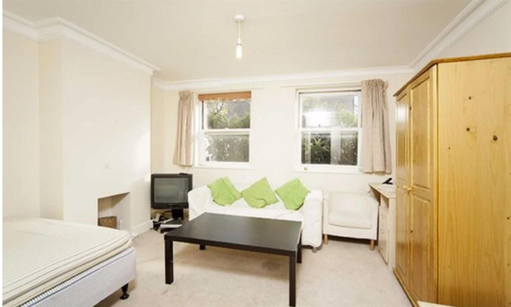 Property photo 2 of 7 Brompton Villas - Bedroom 2.Png