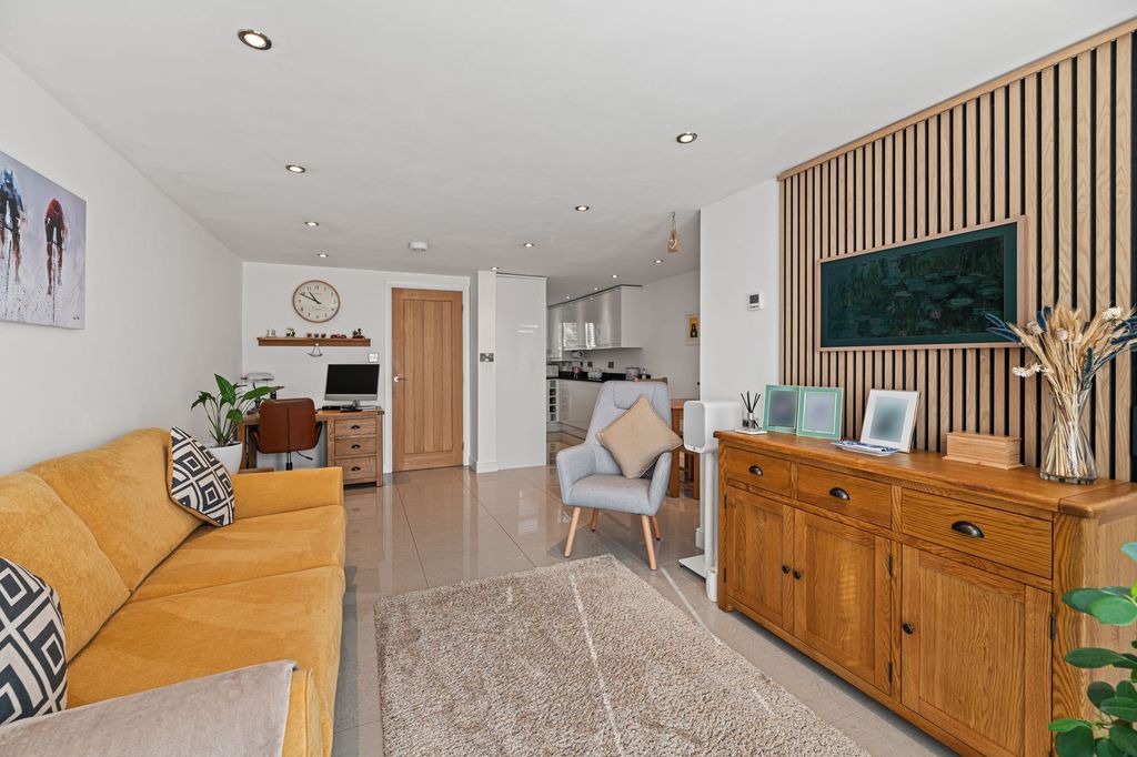 Property photo 3 of 24