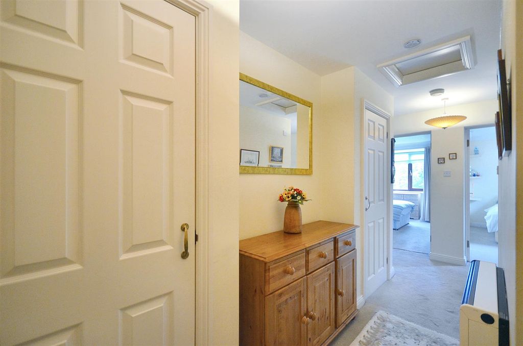 Property photo 2 of 12 Entrance Hall