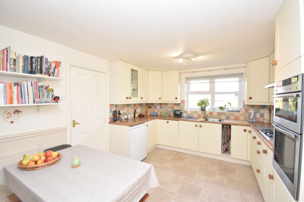 Property photo 2 of 16 Kitchen