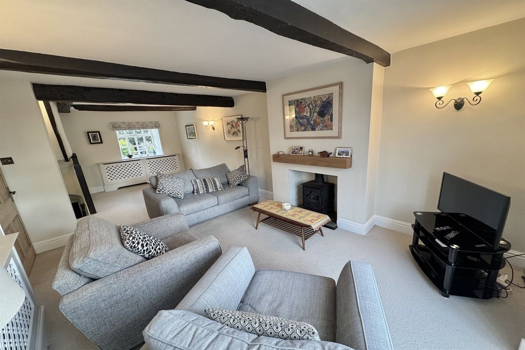 Property photo 3 of 24 Lounge