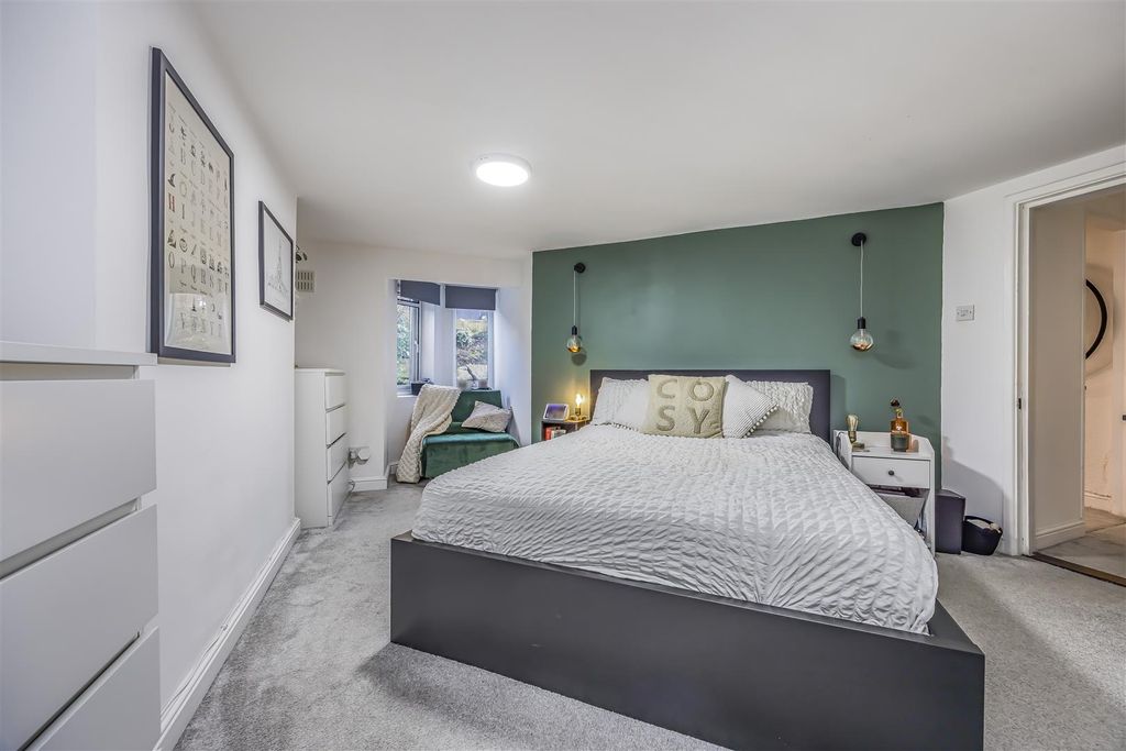 Property photo 3 of 19 Flat 1, 66-68 Whitwell Road, Southsea-Porticomarke