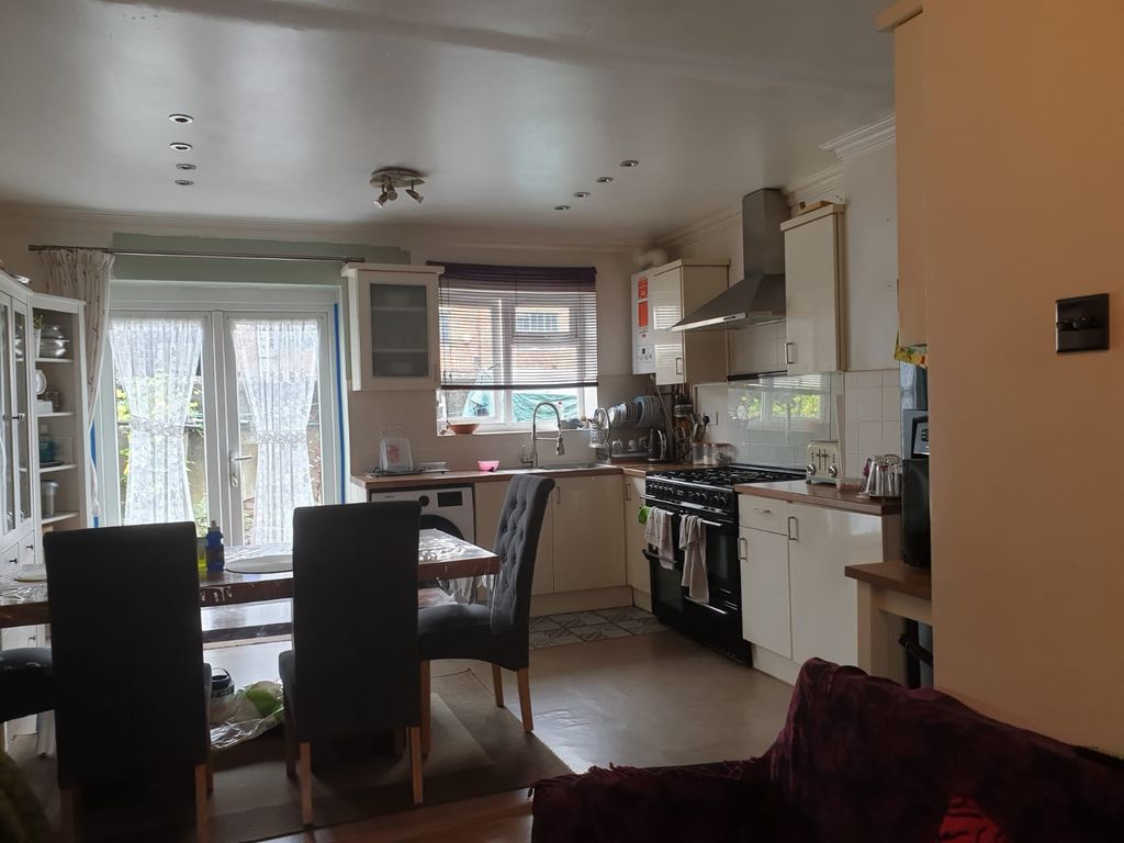 Property photo 3 of 11 Kitchen-Diner