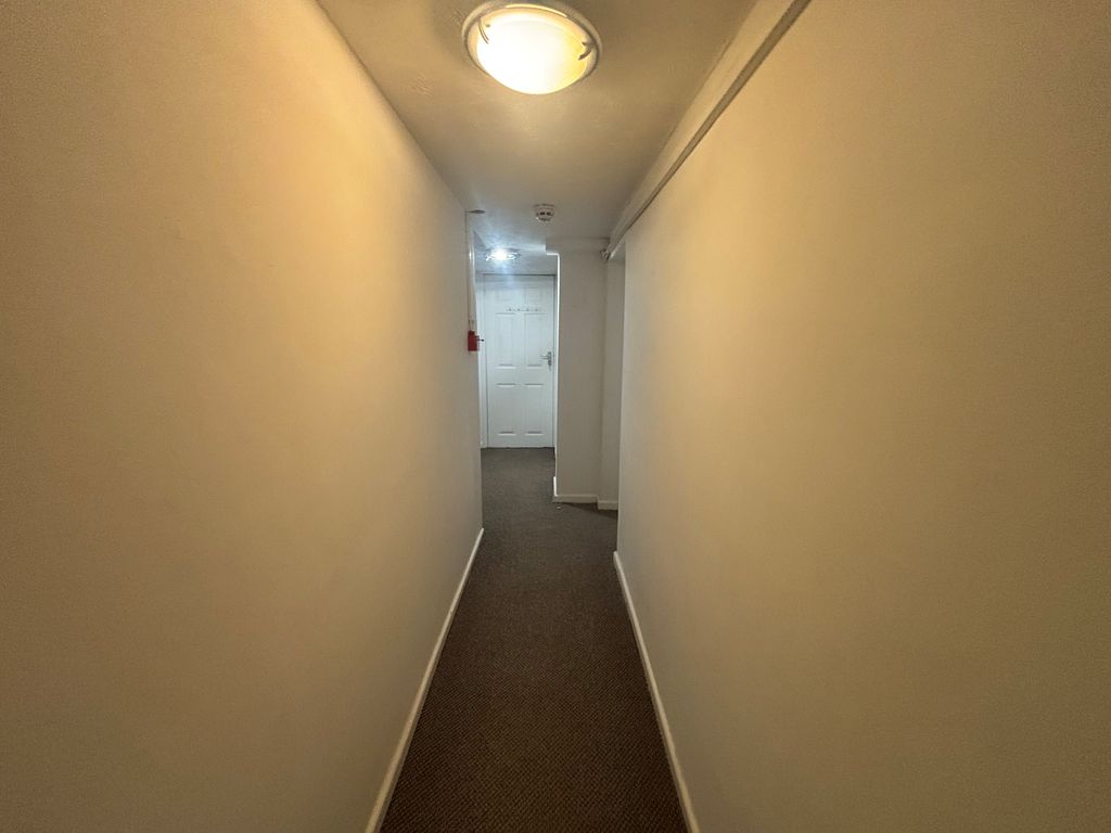 Property photo 3 of 9 Hallway