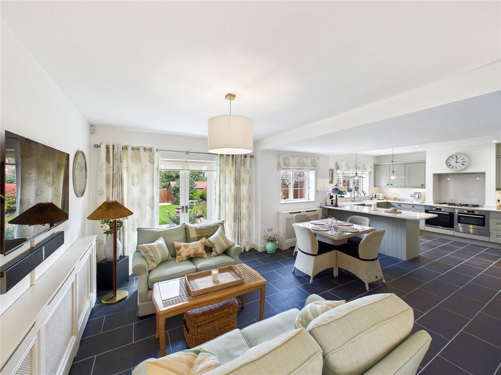 Property photo 3 of 32 Picture 3