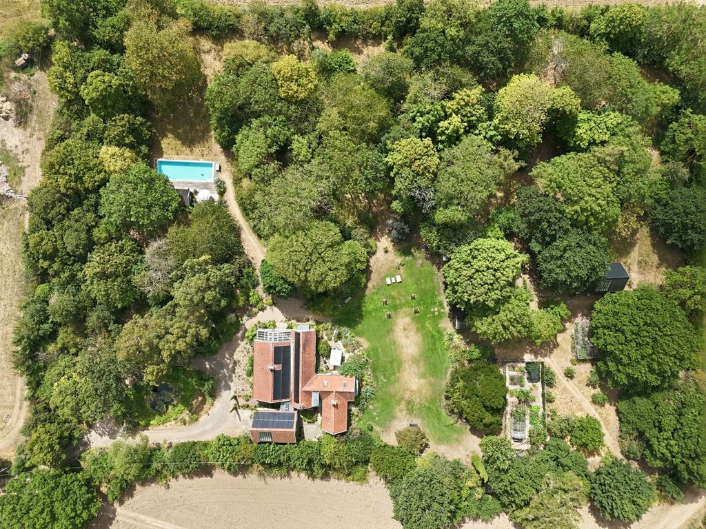 Property photo 1 of 16 Priory Wood