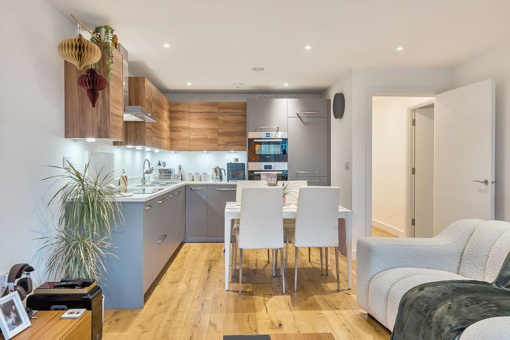 Property photo 3 of 21