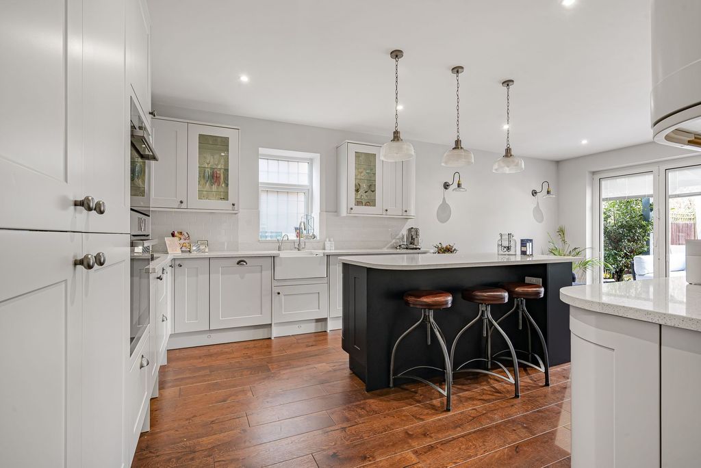 Property photo 2 of 32