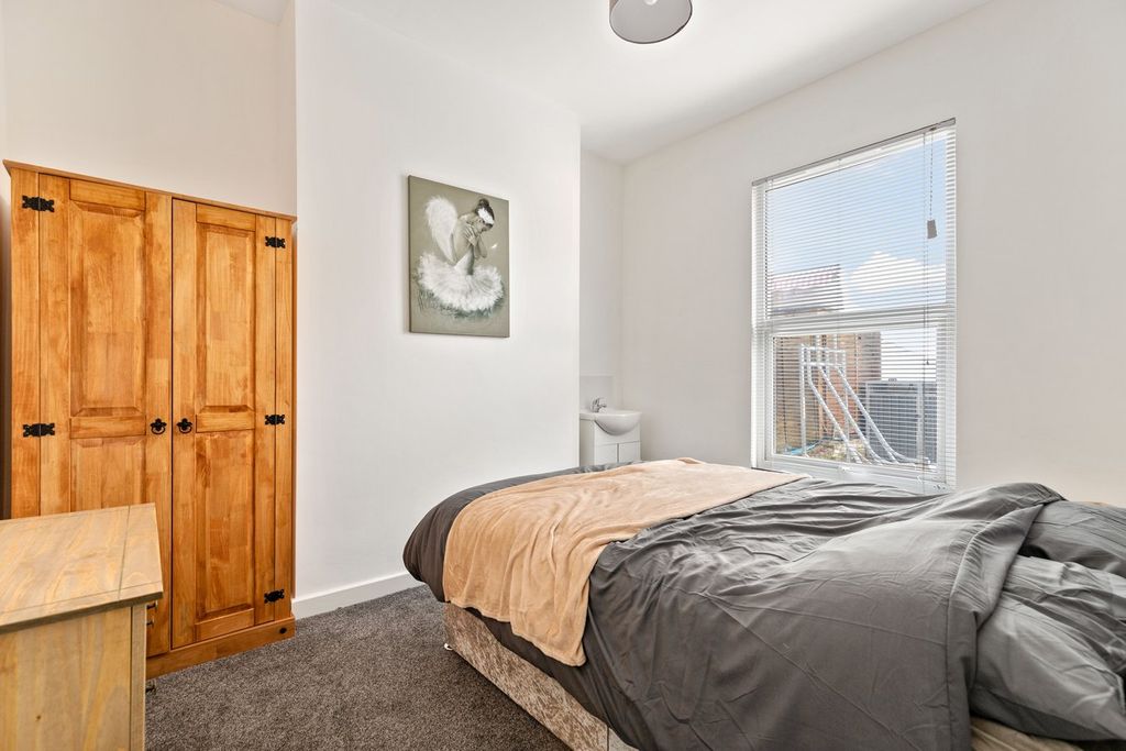 Property photo 3 of 9 Bedroom 2