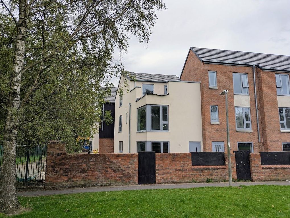 Property photo 1 of 20 9 Old School Side.Jpg