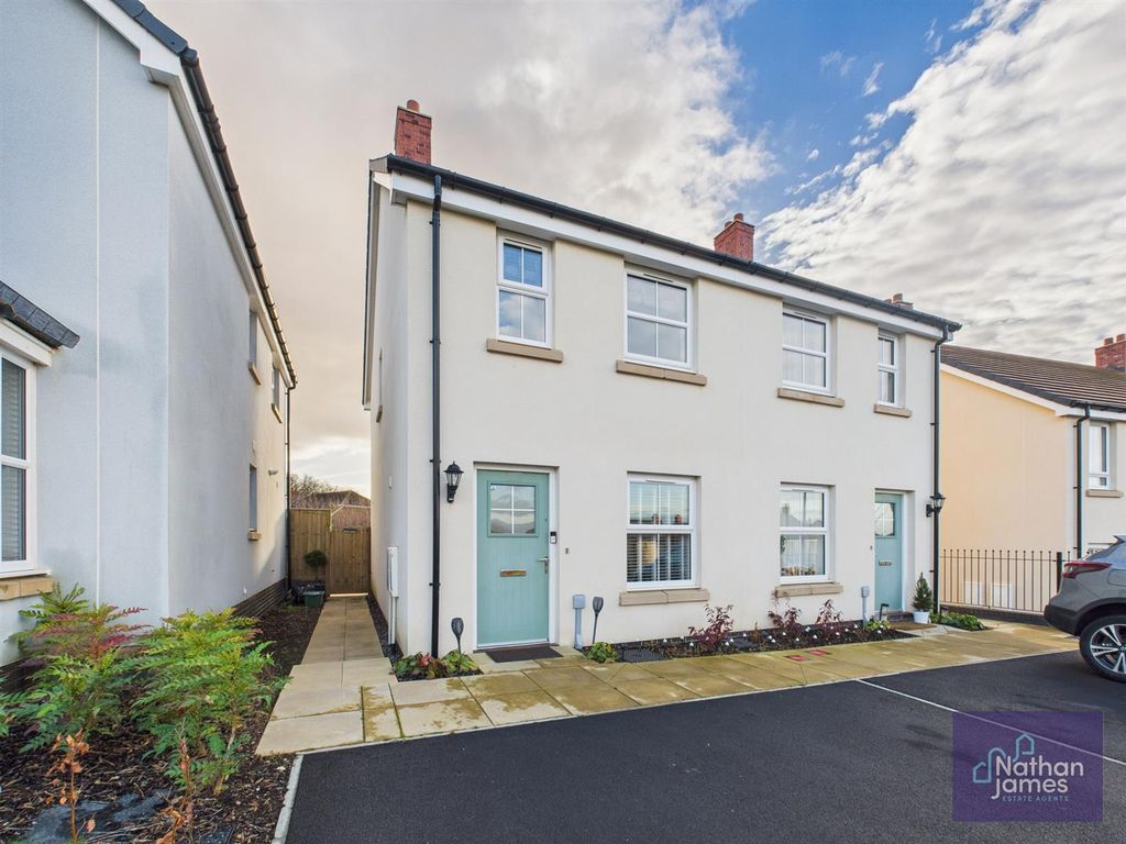 Property photo 1 of 14 Front