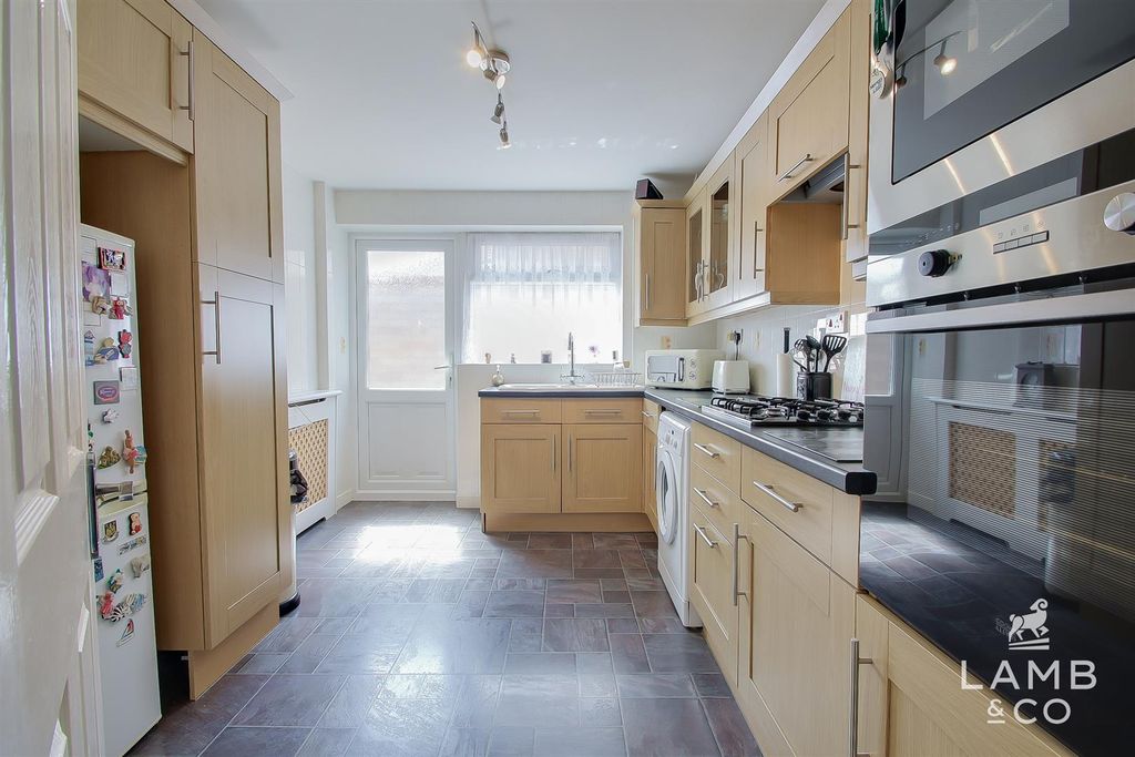 Property photo 3 of 12 Kitchen