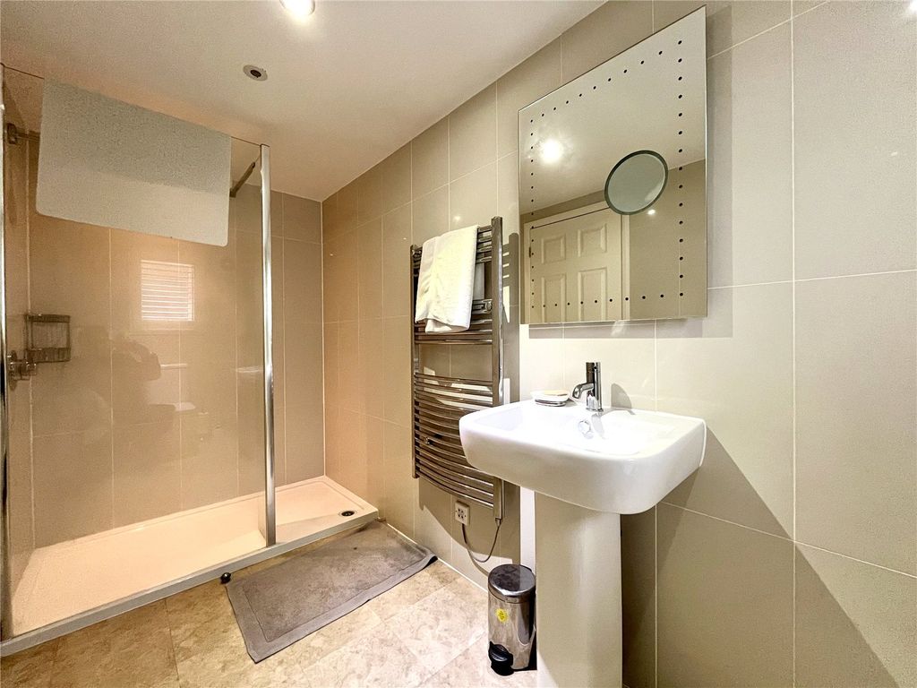 Property photo 3 of 11 En-Suite