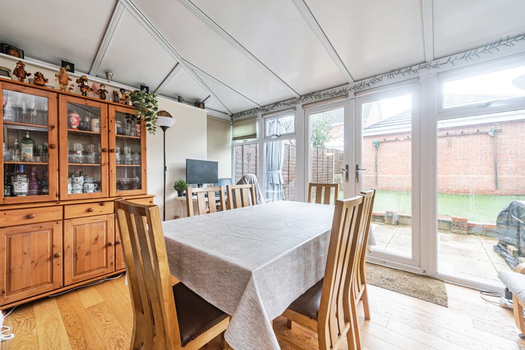 Property photo 3 of 28 Conservatory/Dining Room