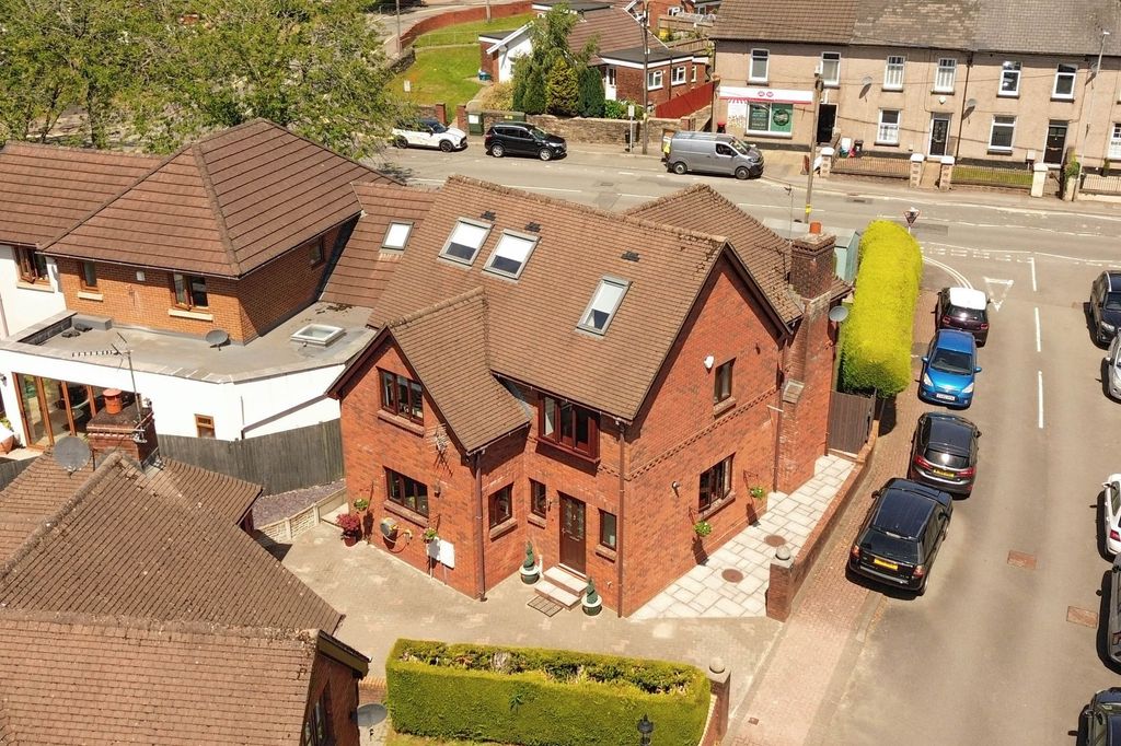 Property photo 2 of 44