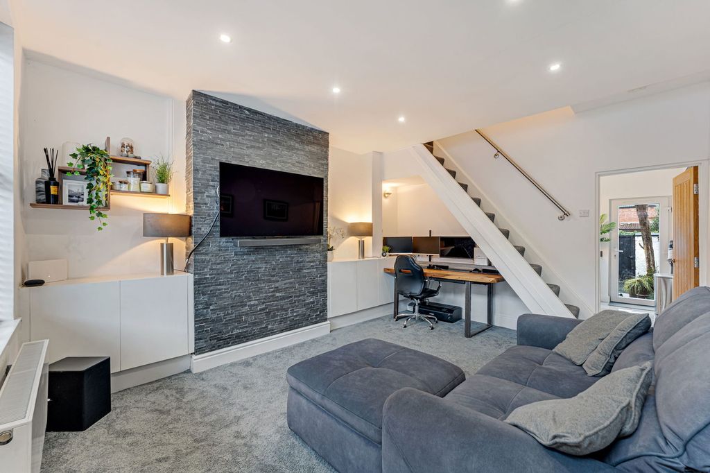 Property photo 2 of 22