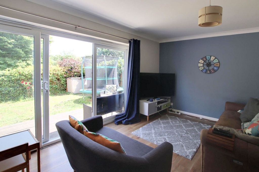 Property photo 3 of 11