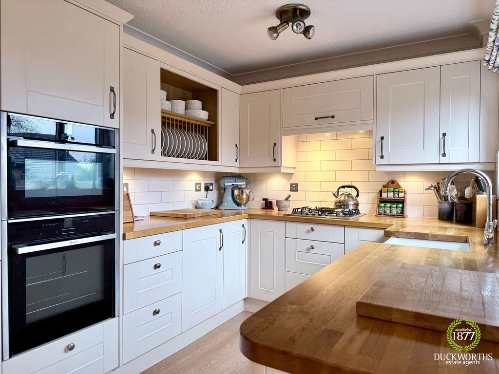 Property photo 3 of 40