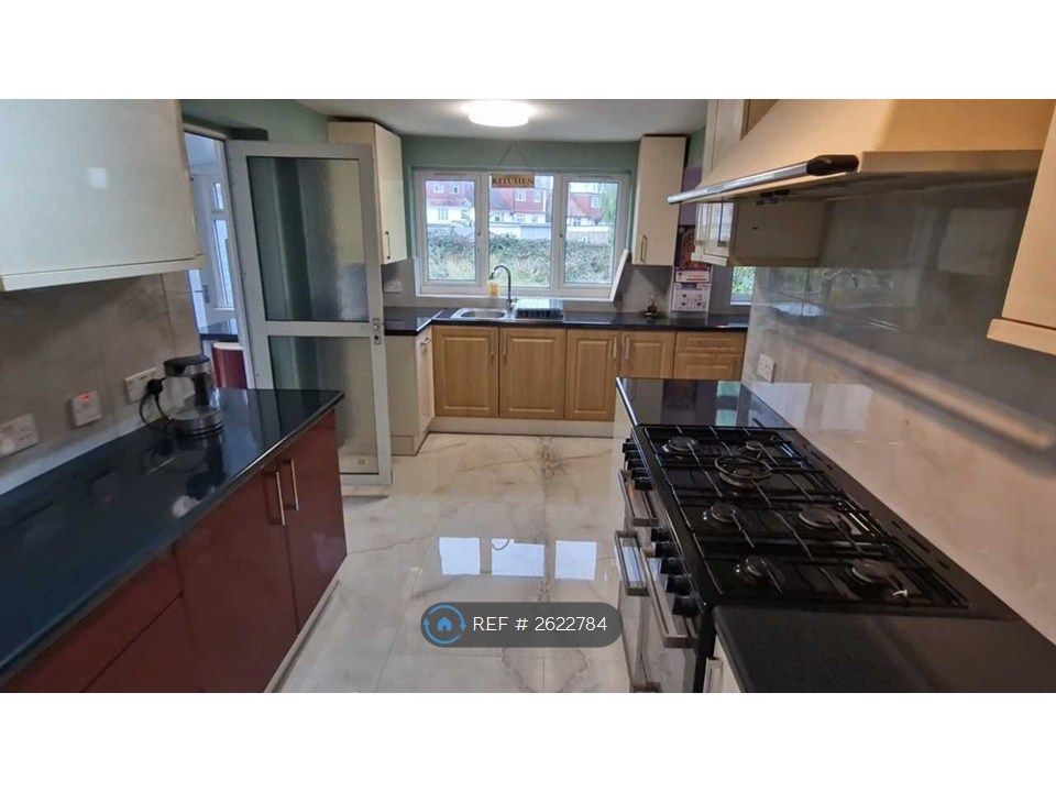 Property photo 1 of 10 Kitchen