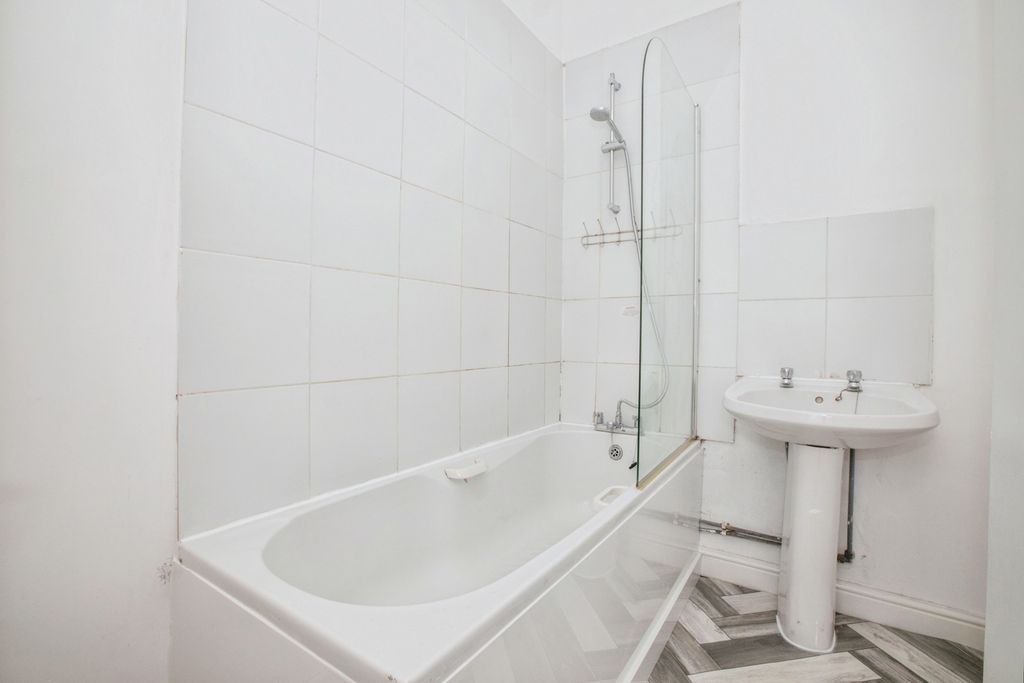 Property photo 3 of 17 Photo