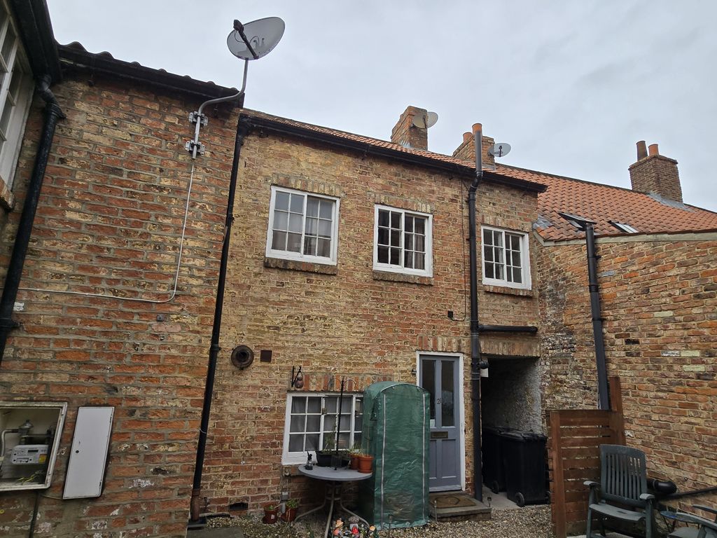 Property photo 3 of 4 R251120 296 - 21 High Skellgate, Ripon, North Yorkshire, Hg4 1Bd (8).Jpg