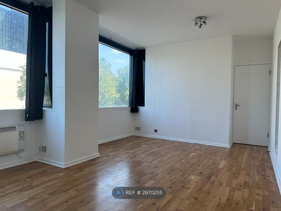 Property photo 2 of 12 Living Space