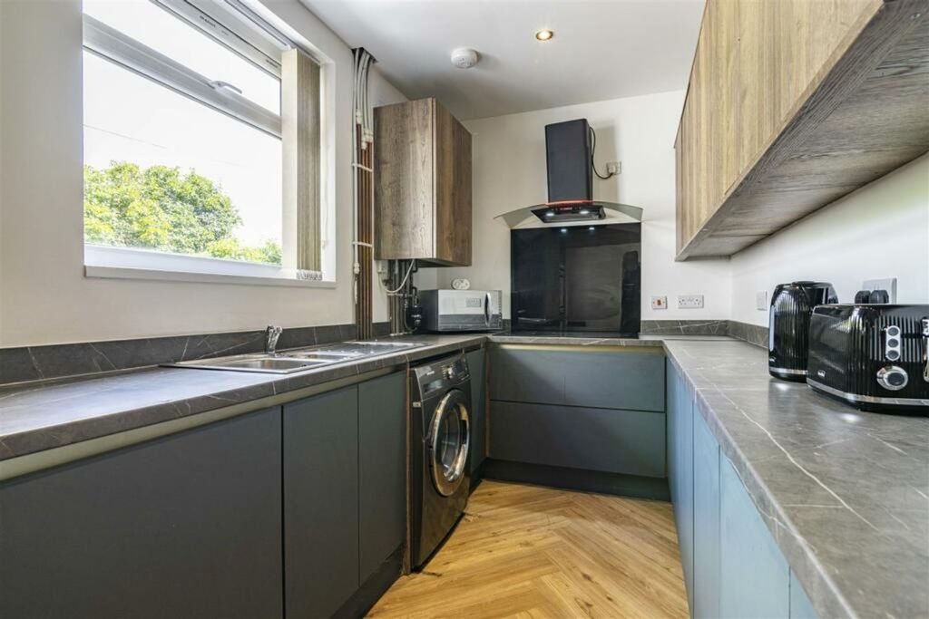 Property photo 1 of 30