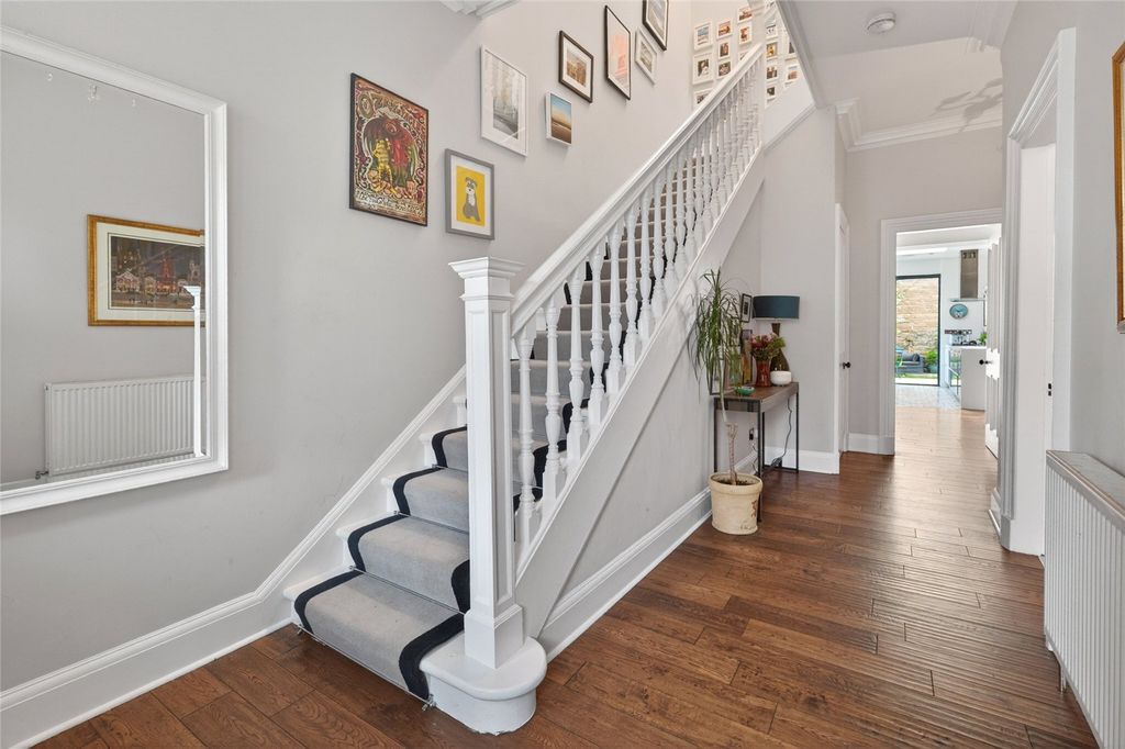 Property photo 3 of 35 42 Wardie Road