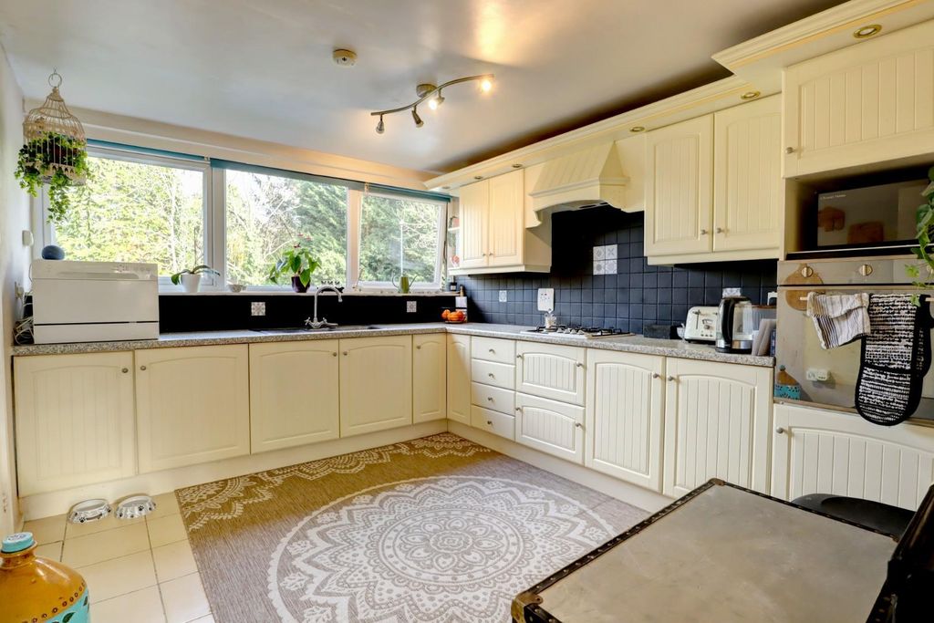 Additional image 5 of 2 bed flat for saleCleaver Gardens, Weddington, Nuneaton CV10