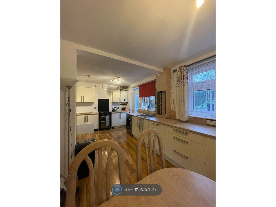 Property photo 2 of 7 Kitchen