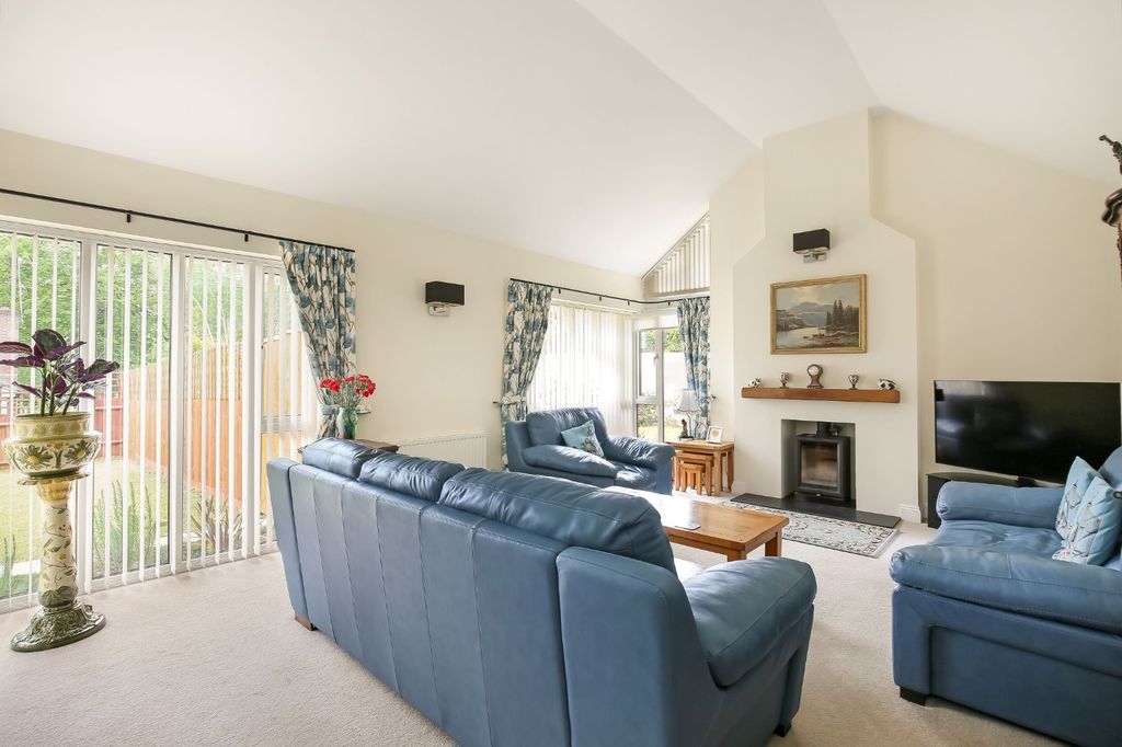 Property photo 2 of 11 Picture No. 16