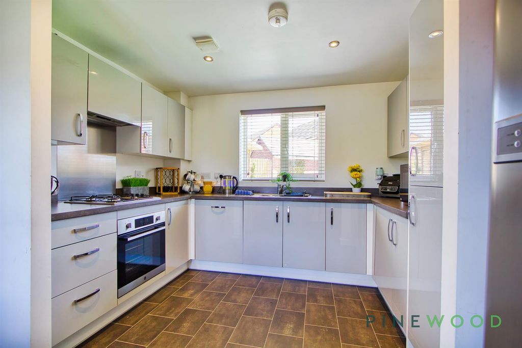 Property photo 3 of 30 Kitchen / Diner