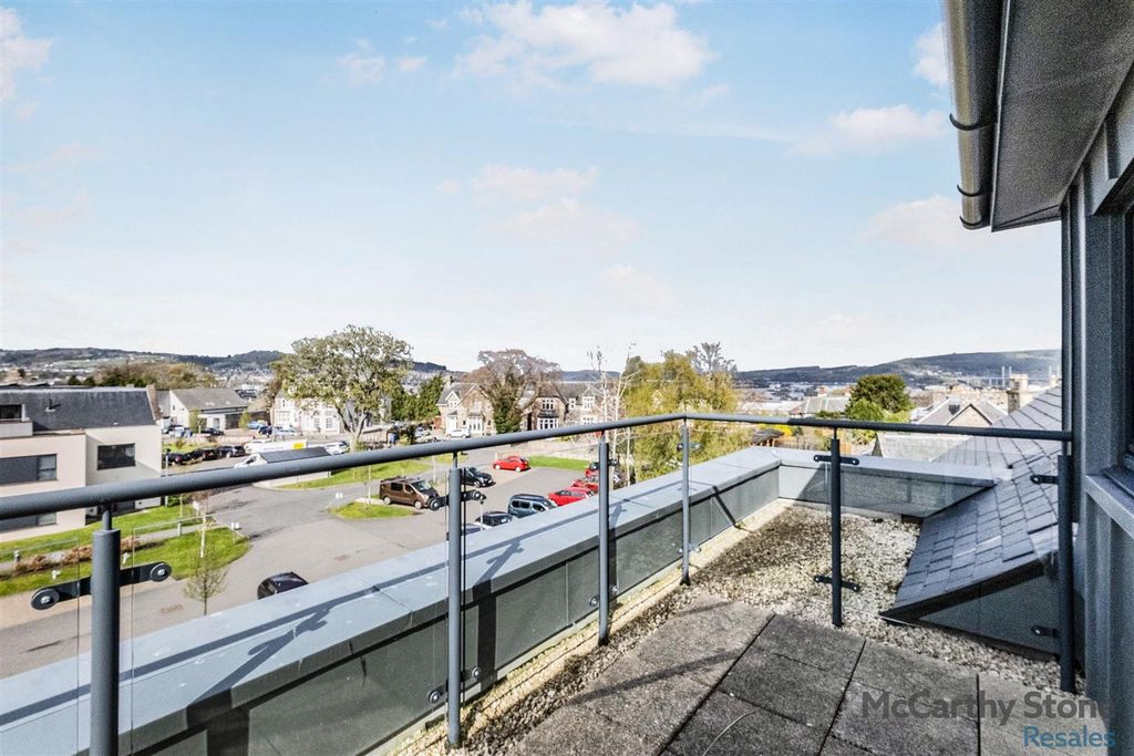 Property photo 3 of 24 Balcony49Oc.Jpg