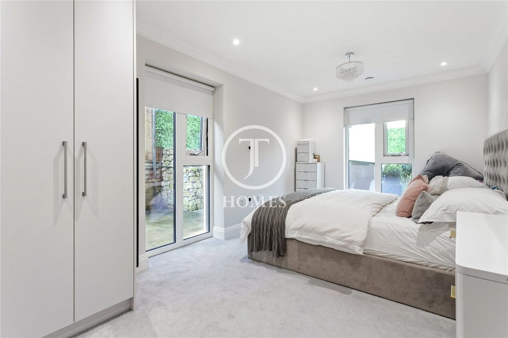 Property photo 2 of 12 Picture No. 11