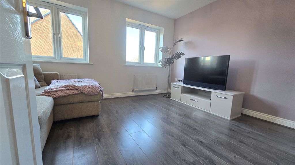 Property photo 2 of 23 Picture No. 12