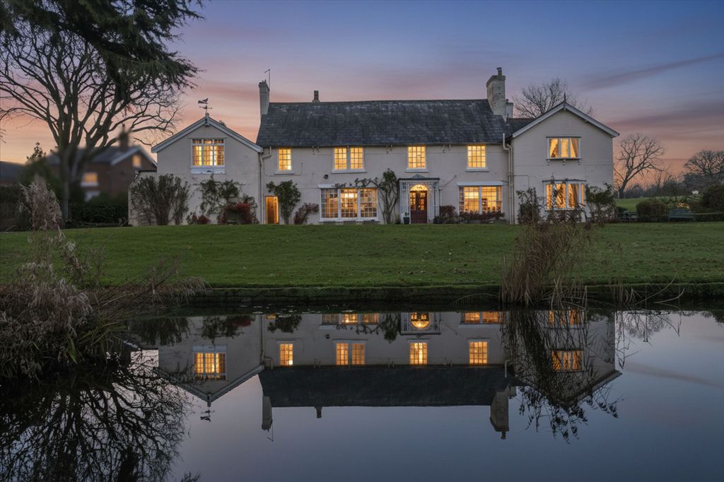 Property photo 1 of 32 (Main)