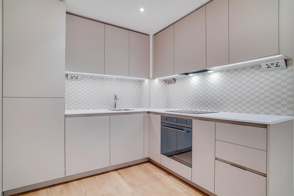 Property photo 2 of 11 Kitchen