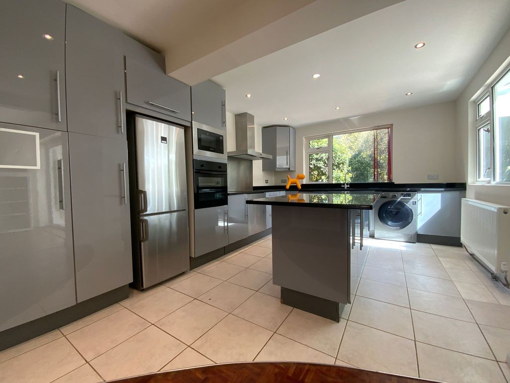 Property photo 3 of 36 Kitchen