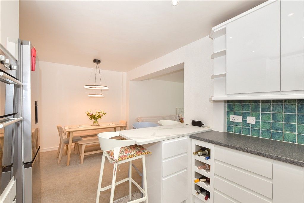Property photo 2 of 14 Kitchen/Breakfast Area
