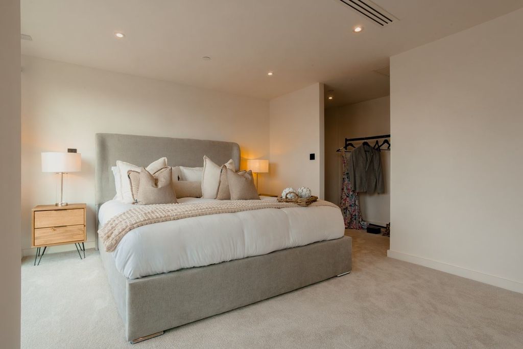 Property photo 3 of 10 Gallery