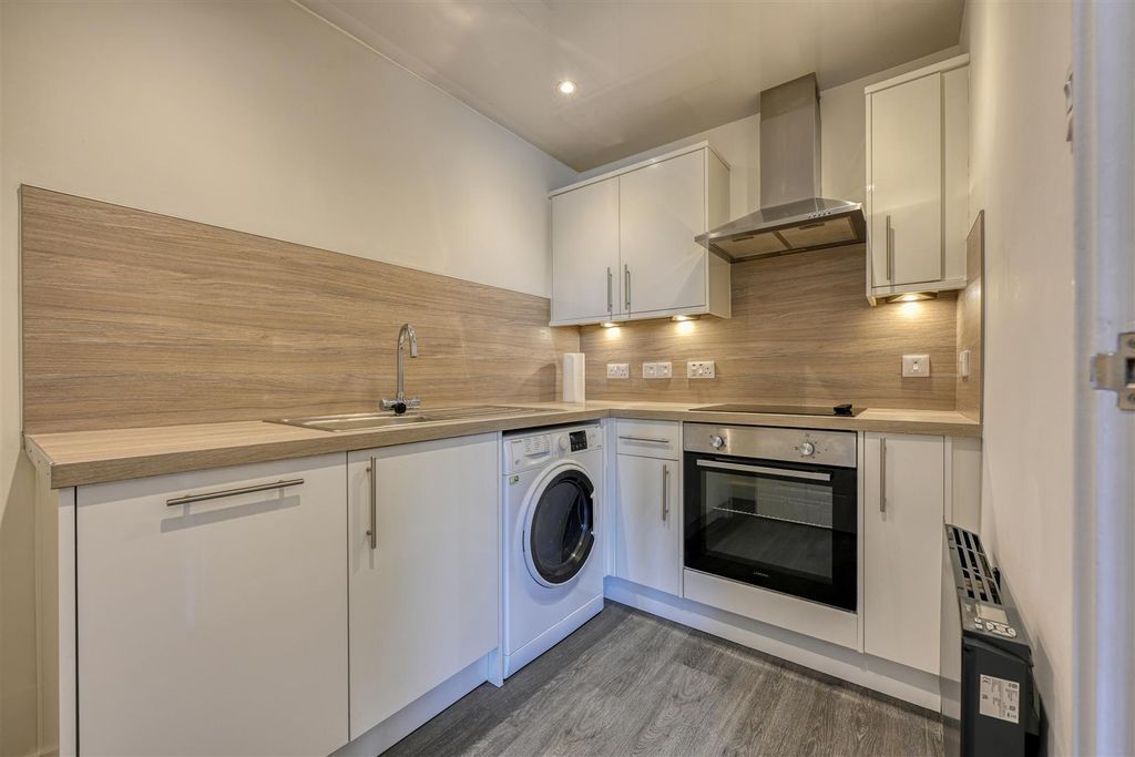 1 bed flat for saleTowerhill Crescent, Cradlehall, Inverness IV2 photo 5