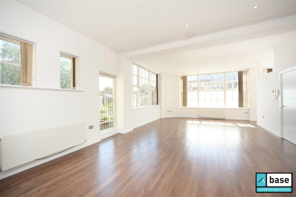 Property photo 2 of 8 Living Space