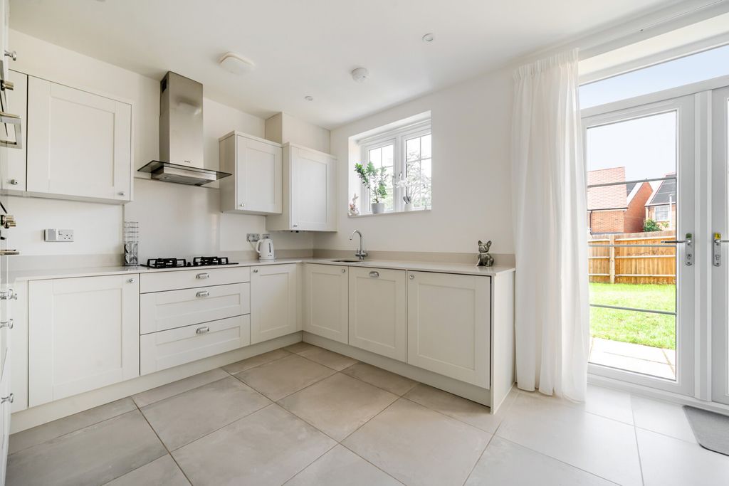 Property photo 3 of 16 1335480-8-6895E39...