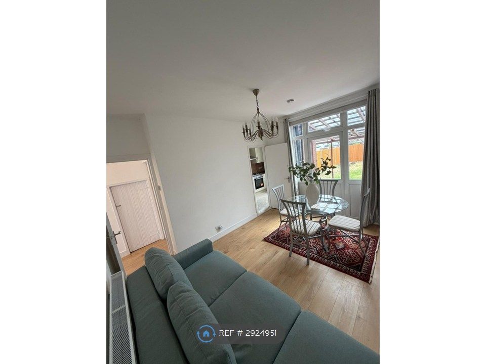 Property photo 1 of 11 Living Room