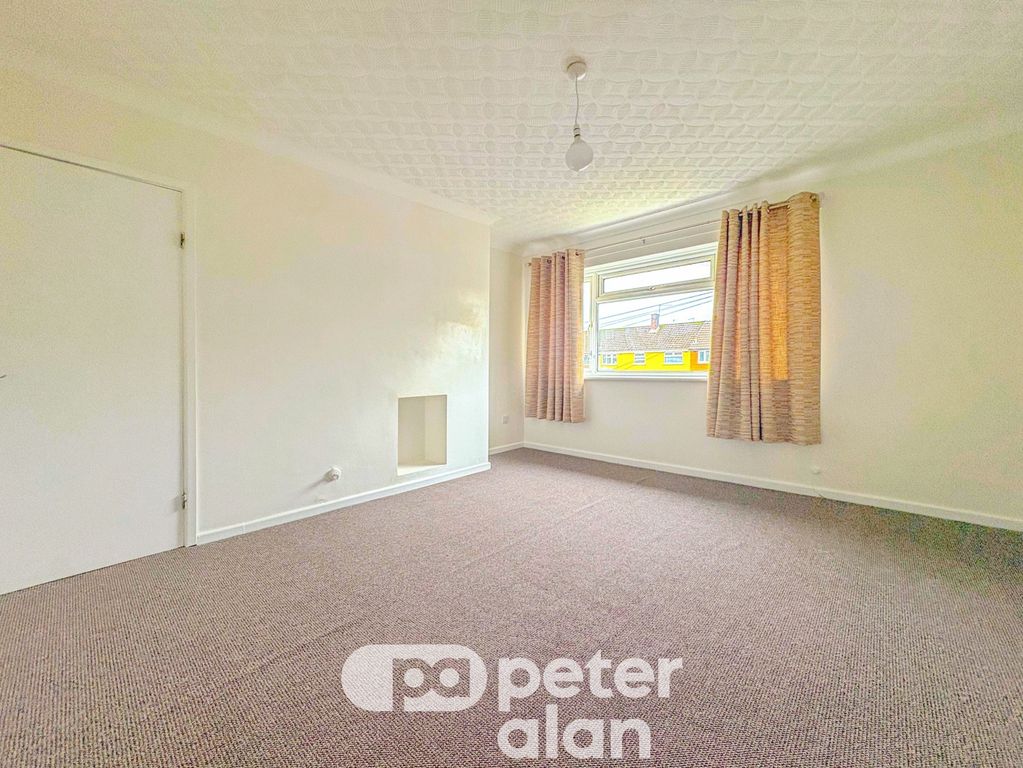 Property photo 2 of 11 Living Room