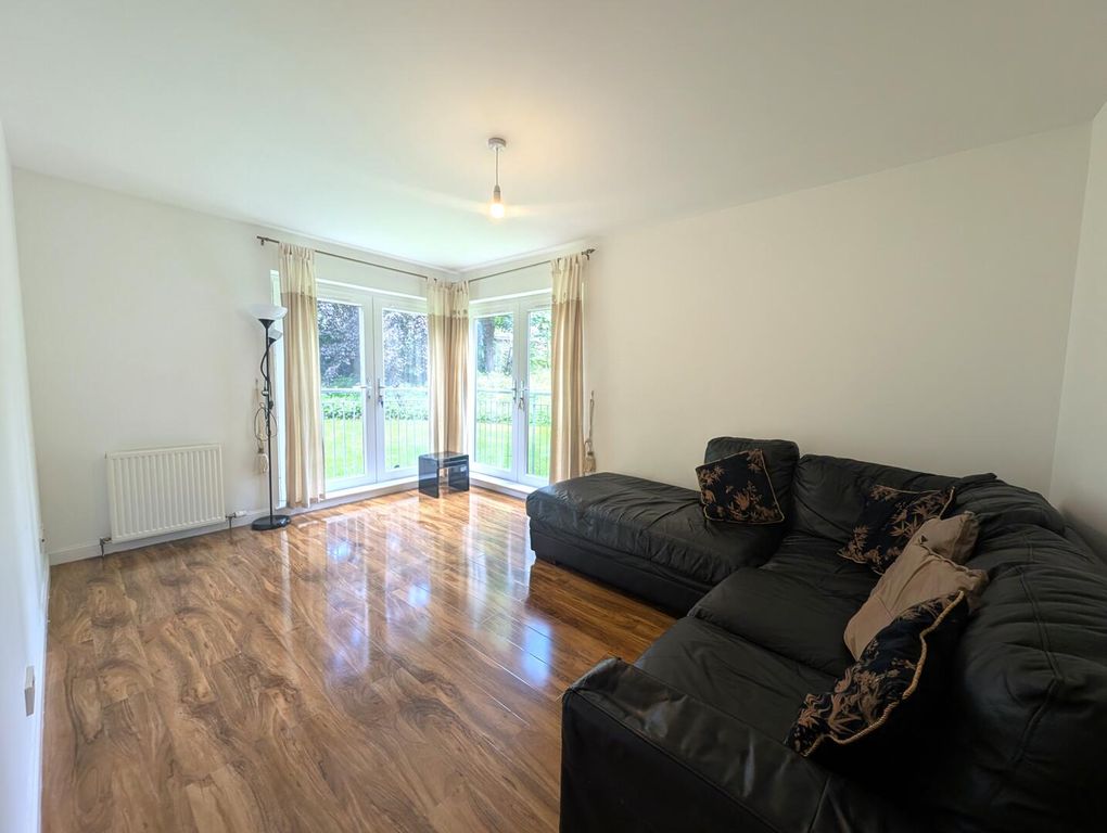 Property photo 1 of 7 Living Room